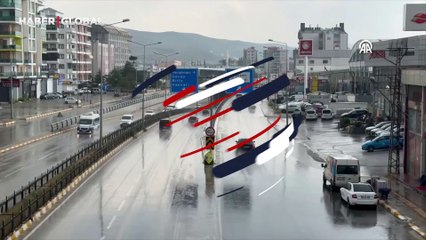 Van'da sağanak: Vatandaşlar zor anlar yaşadı