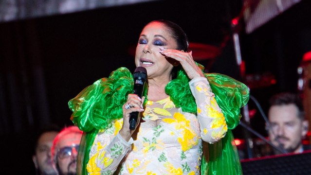 Así ha sido el concierto de Isabel Pantoja: del llanto por sus nietos al posado con Anabel Pantoja