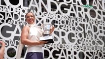 Tennis - Roland-Garros 2024 - Iga Swiatek, séquence glamour avec son trophée, son 4e Roland-Garros