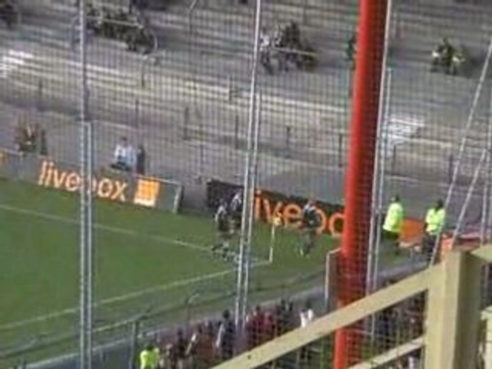 Arbitres sous les sifflets