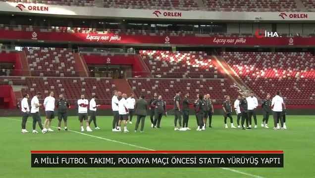 A Milli Futbol Takımı, Polonya maçı öncesi statta yürüyüş yaptı