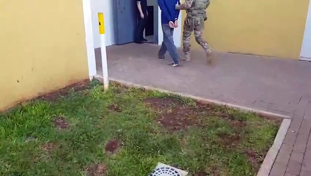 Com balaclavas, faca e caminhonete carregada de maconha, homem é preso pela PRF em Cascavel