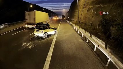 Otomobil kamyona ok gibi saplandı! Ölümlü kaza kameraya yansıdı