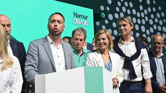 Maxime Prévot (Les Engagés) célèbre la victoire du changement à Namur