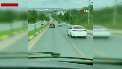 Sakarya'da geri geri giden otomobil trafiği tehlikeye soktu