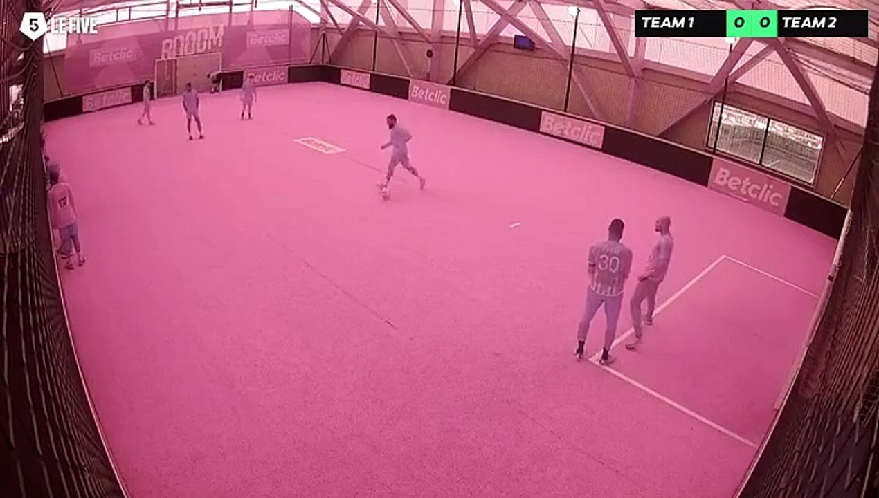 Amine 09/06 à 20:26 - Football Terrain Betclic (LeFive P18)