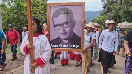 Moradores de Santa Fe recuerdan al padre Héctor Gallego