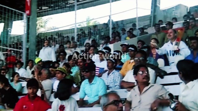 In The Opening Scene Where Shahrukh Begin his obsessive to Pursuit of juhi | Shahrukh khan | sunny deol | Juhi chawala