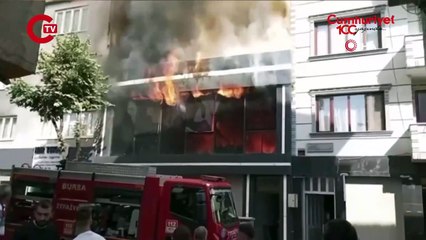 Bursa’da işyeri alev alev yandı