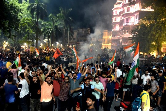 इंदौर ने अनोखे अंदाज में मनाया टी-20 क्रिकेट वर्ल्ड कप में पाकिस्तान पर भारत की जीत का जश्न