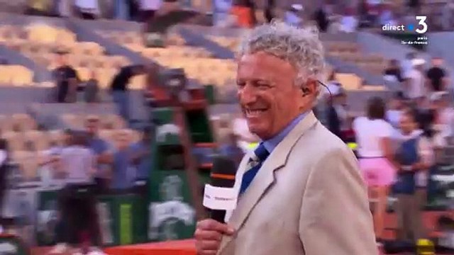 Regardez les adieux du journaliste sportif Nelson Monfort hier soir pour son dernier Roland-Garros sur France Télévisions: Vive le tennis - VIDEO