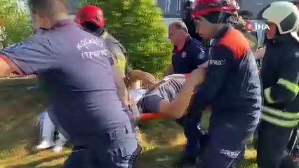 Kocaeli'de can pazarı: İşçi servisi ile kamyon kafa kafaya çarpıştı