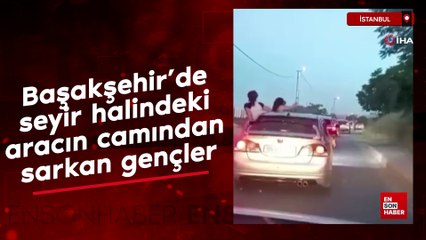 Başakşehir’de seyir halindeki aracın camından sarkan gençler