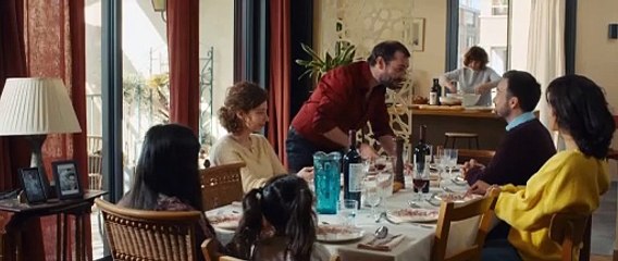 Que la fiesta continúe Tráiler VO