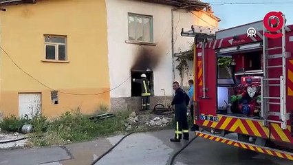 Evden çıkmasını isteyen mal sahibine sinirlenip daireyi ateşe verdi!