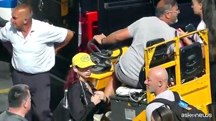 Dua Lipa sbarca Capri, ospite di un evento di moda
