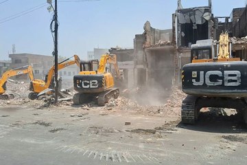 अकबरनगर में 1100 घरों को तोड़ रहा बाबा का बुलडोजर, PAC-RAF की 8 कंपनी तैनात, जानें वजह