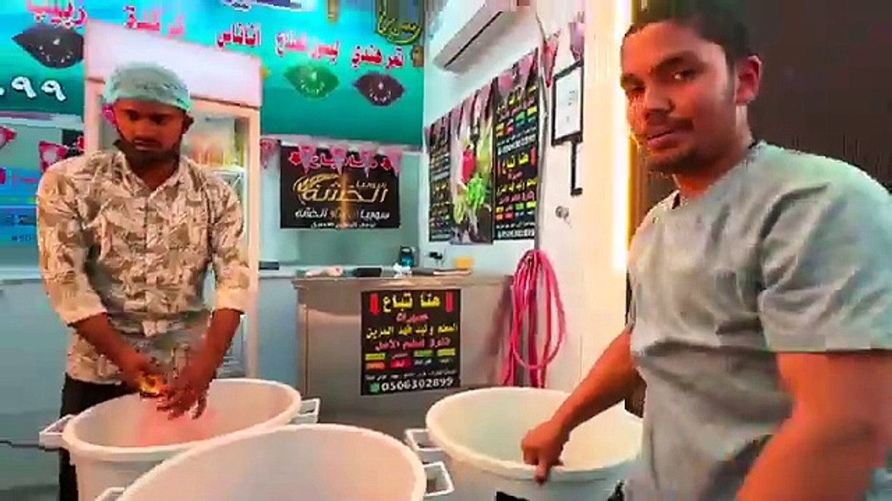 IFTAR During ️ in front of Rawza Shareef, 10 Riyal Iftar Challenge with @streetfoodpk- zubair riaz