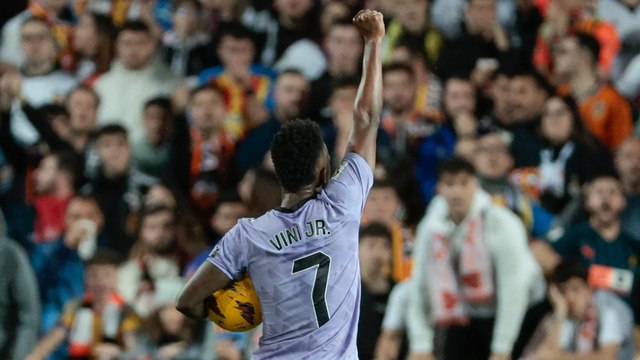 Los autores de los insultos racistas a Vinicius en Mestalla son condenados a ocho meses de prisión