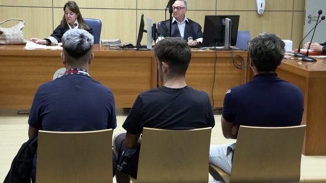 Ocho meses de cárcel para los autores de los insultos racistas a Vinícius en Mestalla