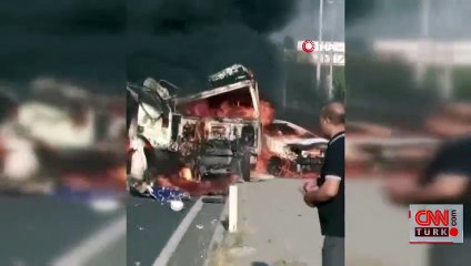 Kaza yapan 3 araç küle döndü! Dumanlar gökyüzünü sardı!