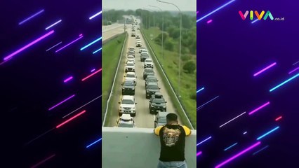 Konvoi Fortuner Pakai Strobo Dikawal Mobil Polisi di Tol