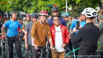 Presiden Jokowi dan Keluarga Bersepeda di CFD Bundaran HI, Disambut Antusias Warga