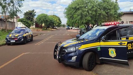 Homem com esquizofrenia tenta pular de viaduto e é salvo pela PRF