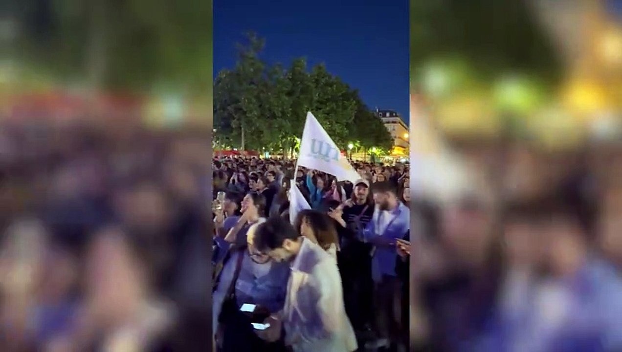 Manifestaciones en la Plaza de la República en París, contra la extrema derecha