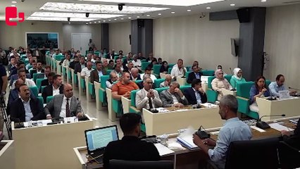 Urfa Büyükşehir Belediye Meclisi'nde 'kayyım' protestosu