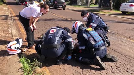 Motociclista fica gravemente ferido após queda de moto na Rua Universitária
