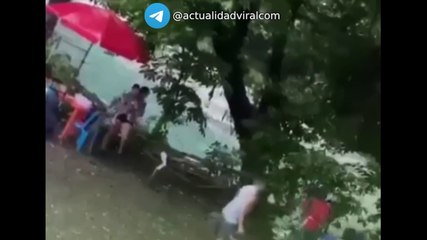 Video: Madre e hijo fueron arrastrados por las turbulentas aguas del río Mutatá