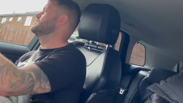 'Honk-and-Duck Shenanigans' - Woman's prank leaves poor partner in the driver's seat of confusion!