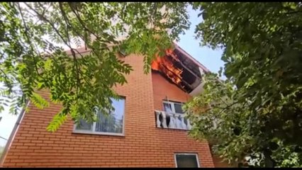 Attacco russo a Kherson, in fiamme alcuni edifici