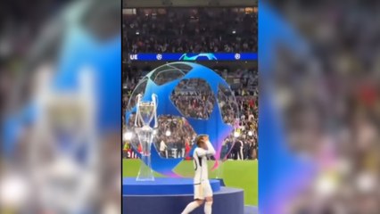 Se hace viral lo que hacen Modric y Kroos después de seis Champions antes de que Nacho la levante