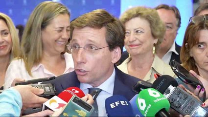 Almeida parafrasea a Óscar Puente para trolear a Pedro Sánchez: "Es un puto perdedor de elecciones"