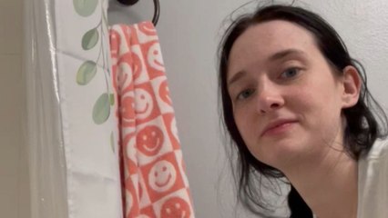 Mom's silly antics bring contagious joy to daughter's day!