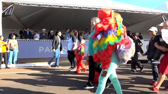 Desfile cívico marca os 110 anos de Foz do Iguaçu Cerca de 2.500 pessoas participaram do evento na manhã desta segunda-feira (10)