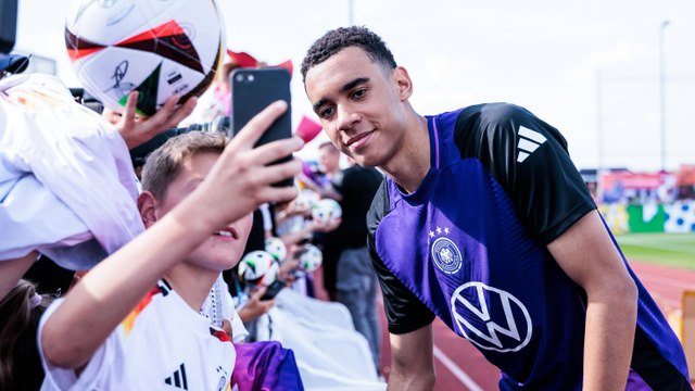Ohne Pavlovic, mit Fans und Feuer - So lief das öffentliche DFB-Training