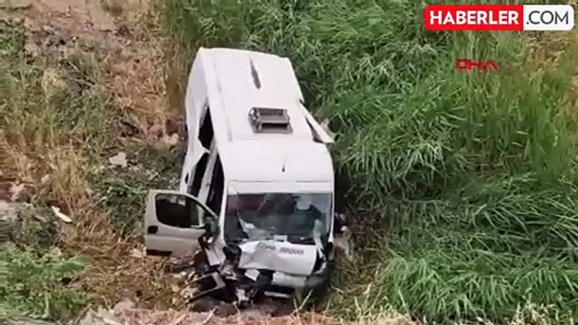 Diyarbakır-Mardin karayolunda sakatat yüklü minibüs dereye uçtu, 5 kişi yaralandı