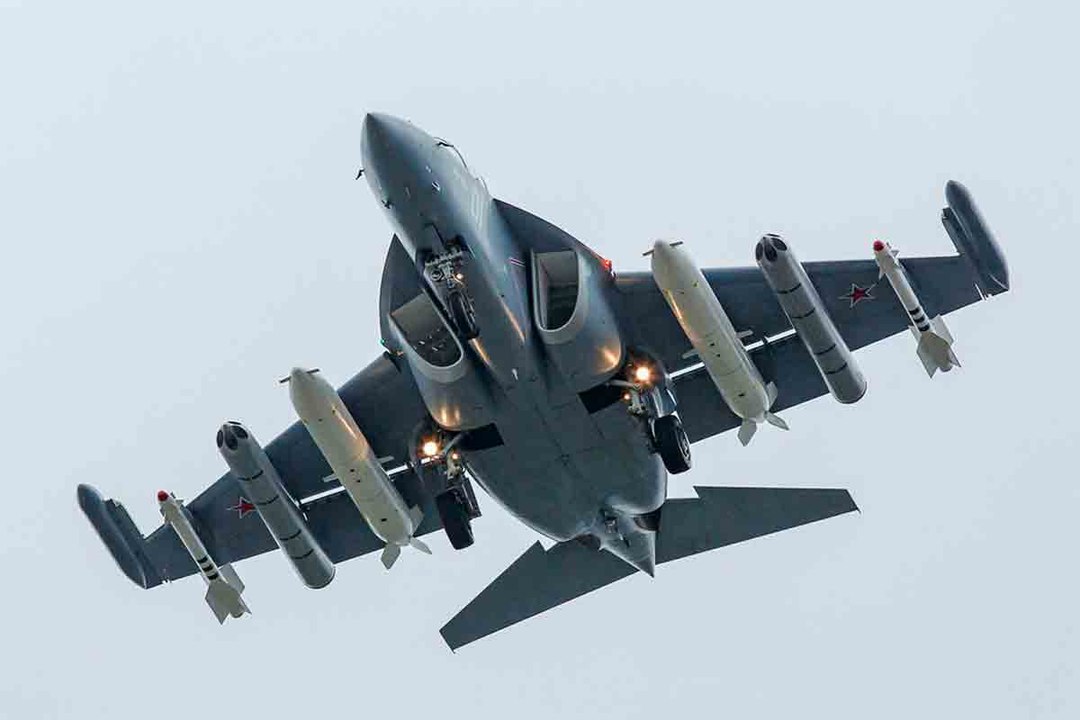 ビデオ：ロシアがパイロット訓練用の新しいヤク-130戦闘機を受領