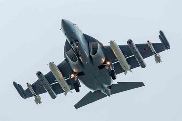 ビデオ：ロシアがパイロット訓練用の新しいヤク-130戦闘機を受領