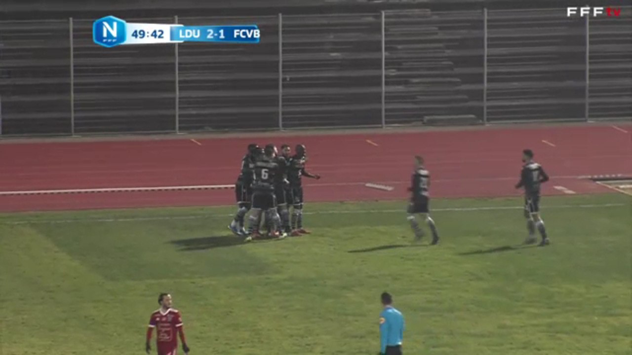 Lyon Duchère AS mène 2 - 1 !Mathieu EZIKIAN sur coup franc