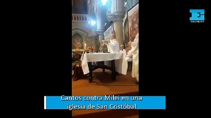 Cantos contra Milei en una iglesia de San Cristóbal