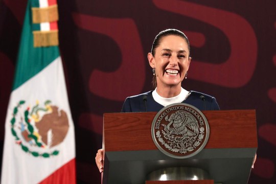 Acuerdan AMLO y Sheinbaum avanzar en reformas constitucionales