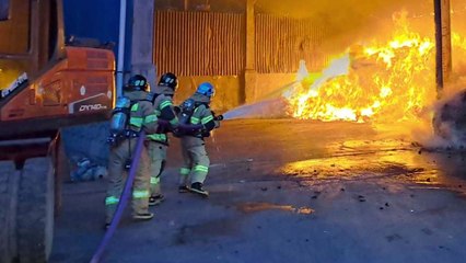 삼척 쓰레기매립장 화재...생활폐기물 100톤 소실 / YTN