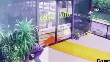 ''Pes'' dedirten hırsızlar kamerada: Sandalye, masa, çiçek...