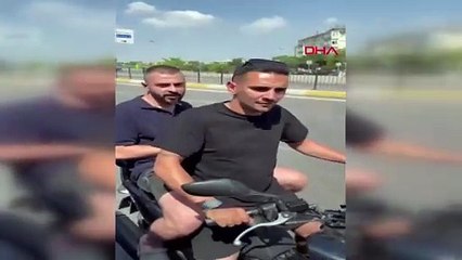 İçinde hasta olduğuna inanmadıkları ambulansın önünü kesip kontrol ettiler
