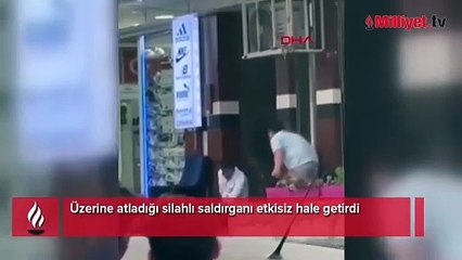 Üzerine atladığı silahlı saldırganı etkisiz hale getirdi