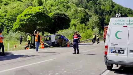 Sinop'ta otomobille sağlık personelinin bulunduğu araç çarpıştı